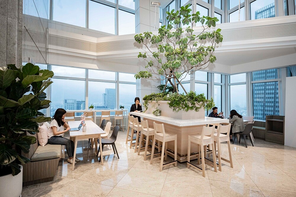 全球首座的「商用家具租賃空間」就在台北101的35樓