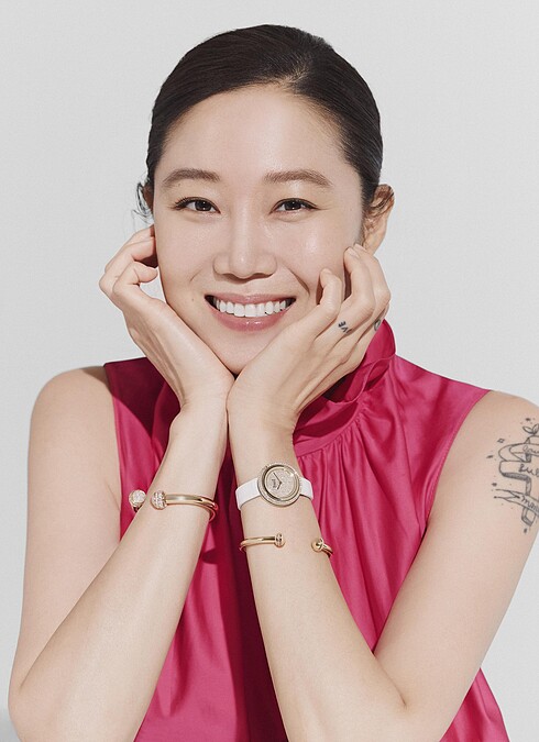 PIAGET Possession系列30週年限定作品：18K黃金雪花鑲嵌錶盤腕錶、Possession系列18K黃金鑽石手鐲(各鑲嵌30顆、182顆圓形明亮式切割美鑽)。