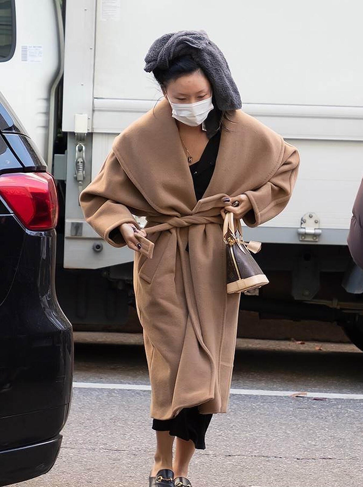  華莎 上班路造型引起討論