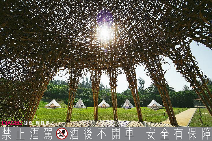 藝術家王文志作品，勤美學山那村情天幕一隅