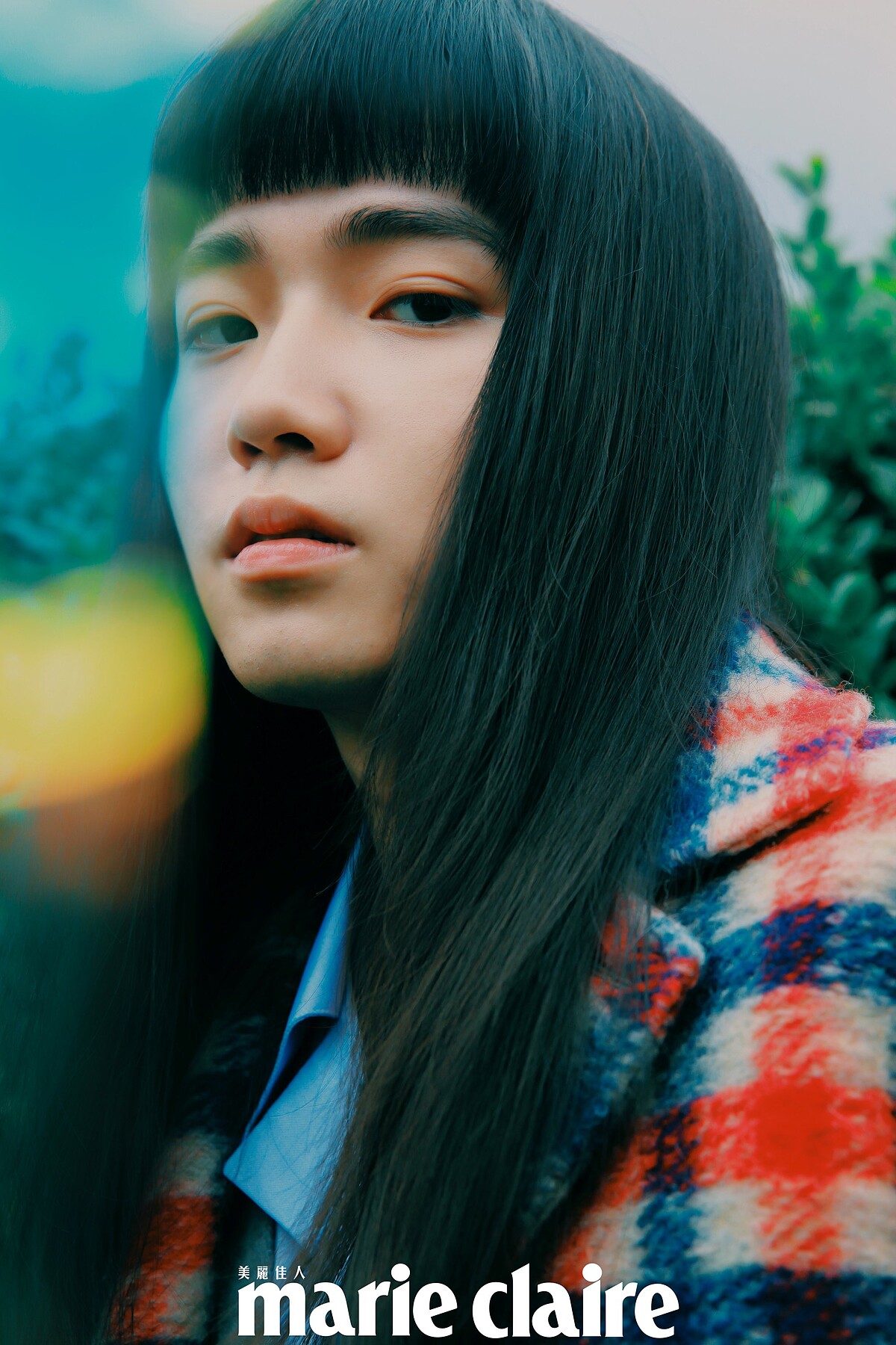  格紋羊毛外套、水藍色襯衫，Both by Gucci