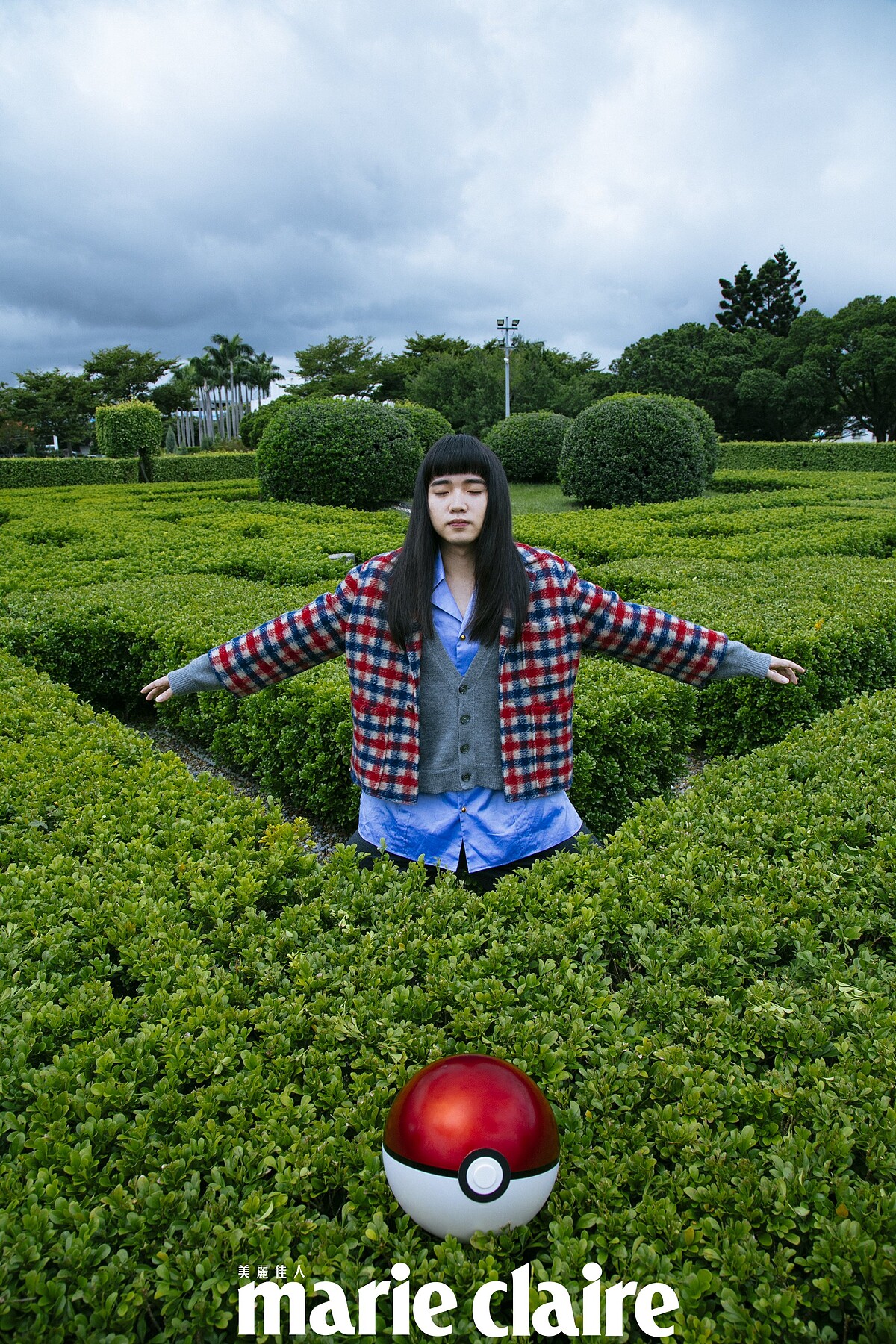 格紋羊毛外套、水藍色襯衫，Both by Gucci