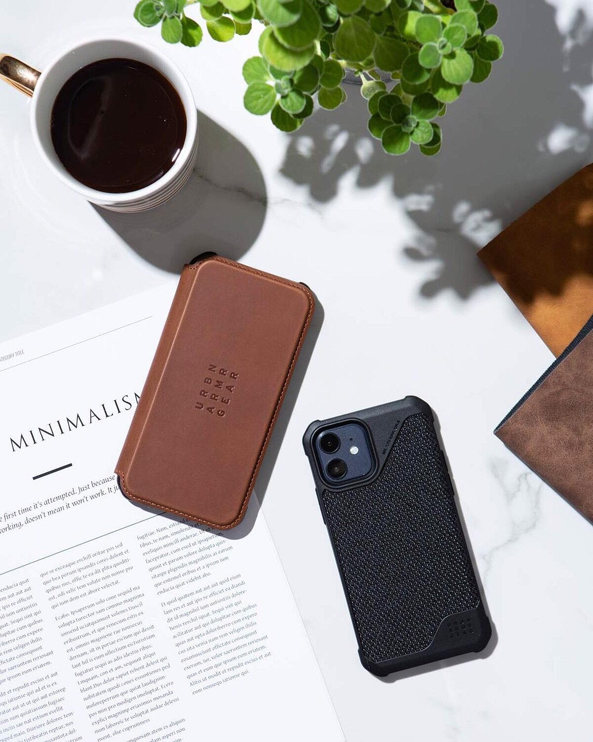 UAG都會系列:皮革棕手機防護殼、極簡黑手機防護殼
