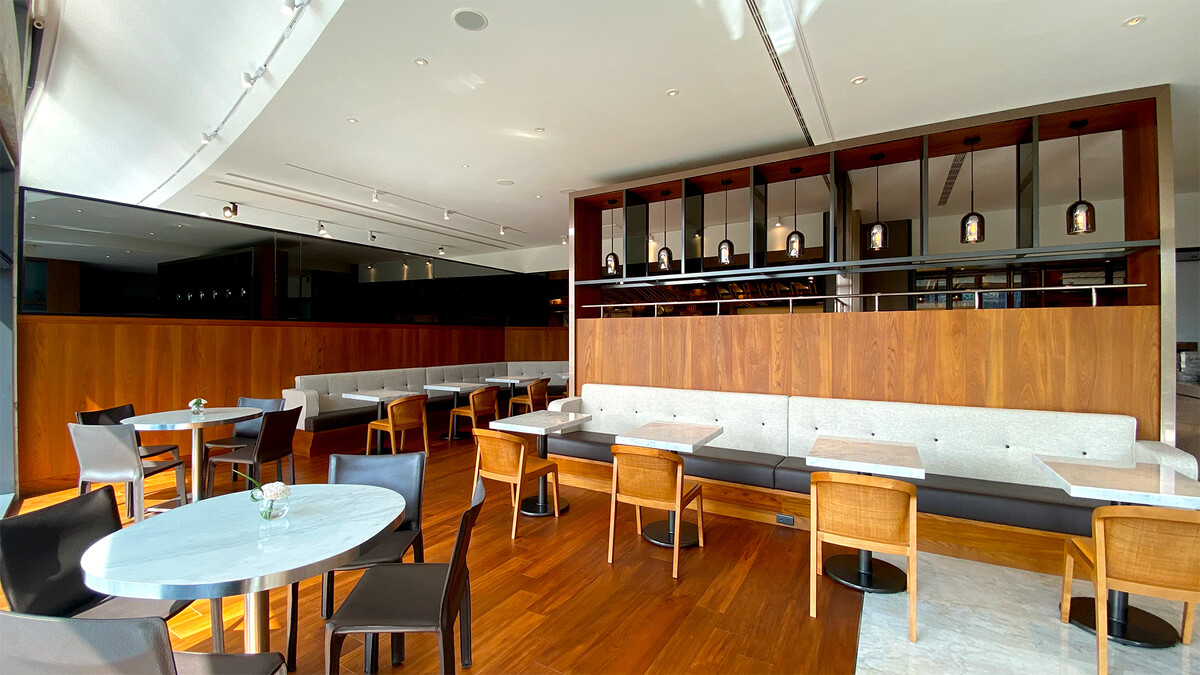 即日起於誠品生活松菸店3F打造黑卡會員專屬空間「eslite premium」，提供舒適隱密的用餐空間。