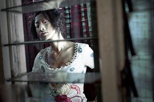 白靈2004年《三更2餃子》飾演媚姨