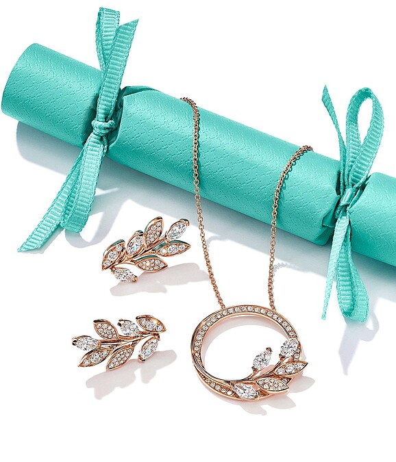 Tiffany Victoria 藤蔓設計18K玫瑰金鑲鑽耳環與鍊墜 NT$269,000起