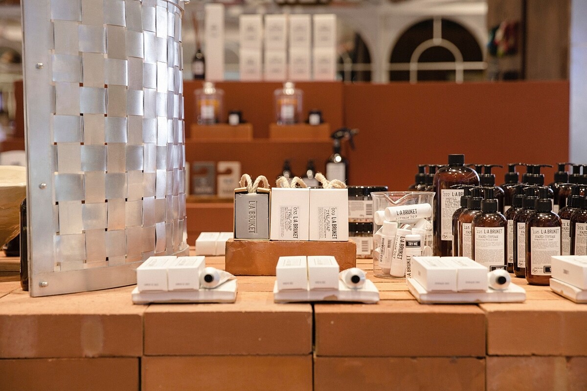 LA BRUKET形象櫃空間設計,體現品牌與瑞典歷史文化的緊密連結