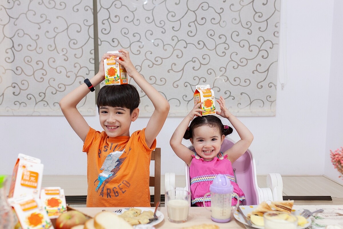 不論是中式或西式早餐,伊萊媽都會準備統一陽光黃金豆豆漿,伊萊兄妹也非常喜歡喝豆漿。圖/ 伊萊粉絲專頁