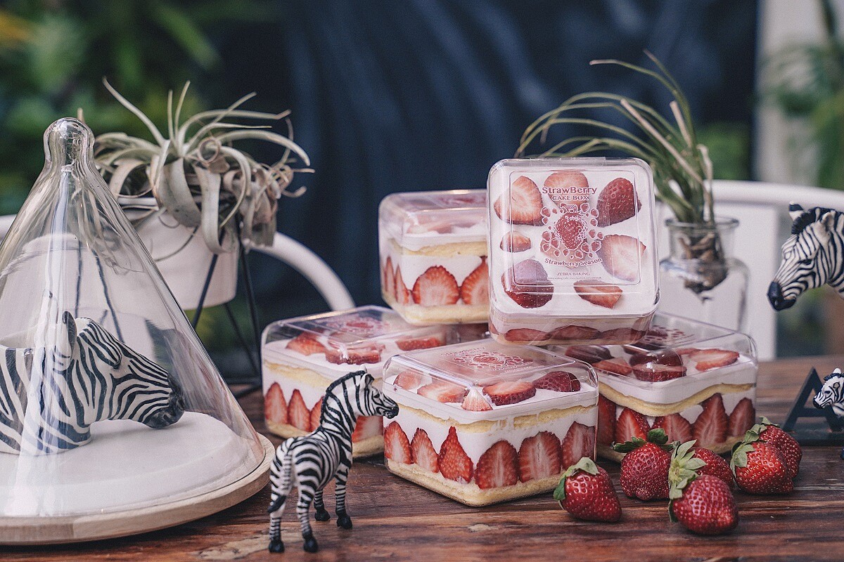 誠品生活耶誕市集|斑馬散步咖啡|草莓巴克斯|特價220元|原價270元。