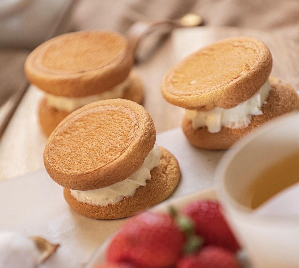 誠品生活耶誕市集|one bear一隻熊甜點森林」|生乳銅鑼燒泡芙|推薦價100元(四入)。