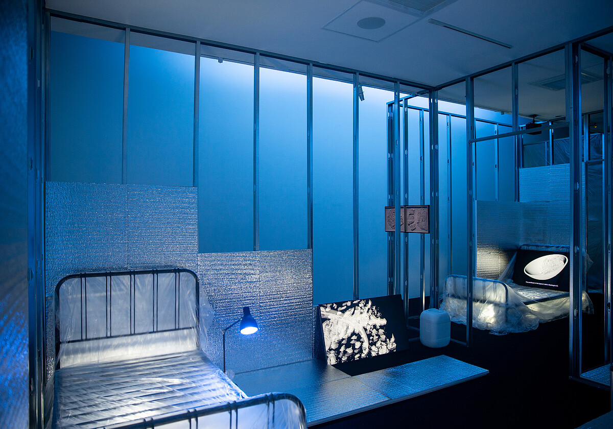 范柯．荷瑞古拉芬，《腐敗的空氣──第六幕》，2019，複合媒材裝置，尺寸視空間而定。圖像由藝術家及臺北市立美術館提供。