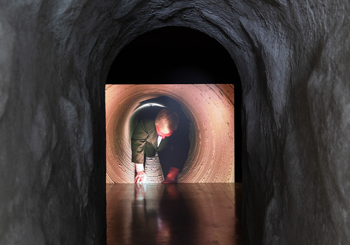 蜜卡．羅登伯格，《宇宙生成器（AP）》，2017，單頻道錄像裝置，彩色、有聲，26分36秒。藝術家及臺北市立美術館提供。