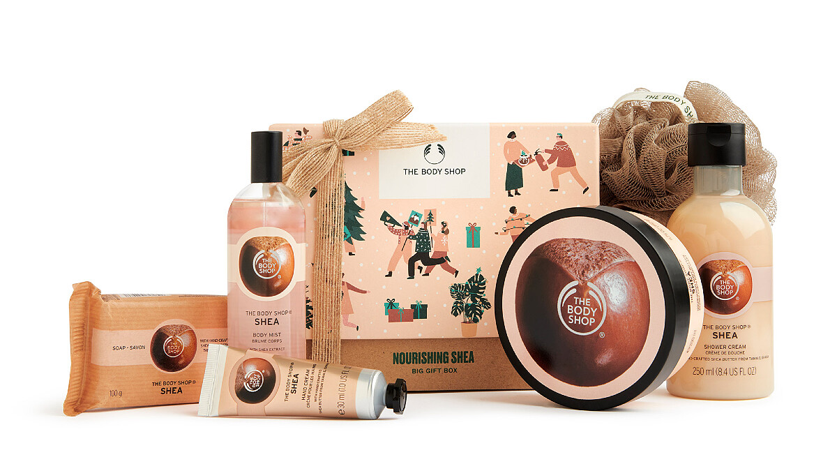 內含：沐浴乳250ml、滋養霜200ml、護手霜30ml、潔膚皂100g、保濕噴霧100ml、沐浴球