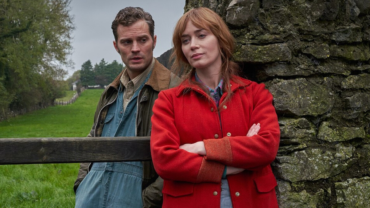 《真愛鄰距離》格雷總裁化身「母胎單身男」！傑米道南、艾蜜莉布朗上演女追男浪漫愛情劇