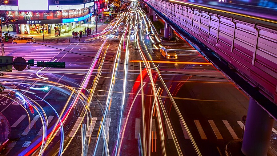 三大交通新制12/1上路！貨物掉落、臨停接送、違規舉發時間全修改，最重罰1.8萬