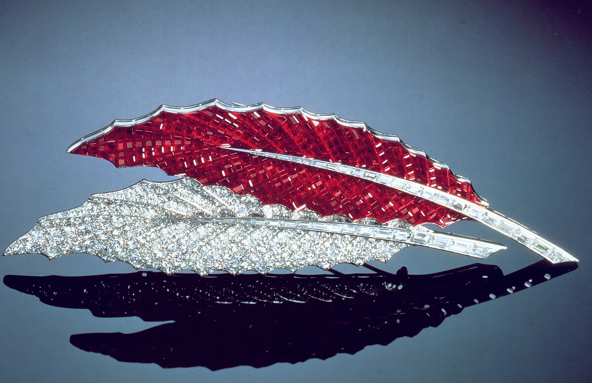 溫莎公爵夫人（Duchess of Windsor, Wallis Simpson）的珠寶收藏：Van Cleef & Arpels（VCA）Deux Plumes胸針