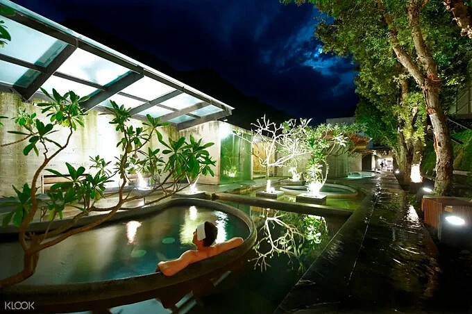 裸湯區隱密幽靜,讓你安心享受屬於自己的時光,不受打擾。 Source: KLOOK