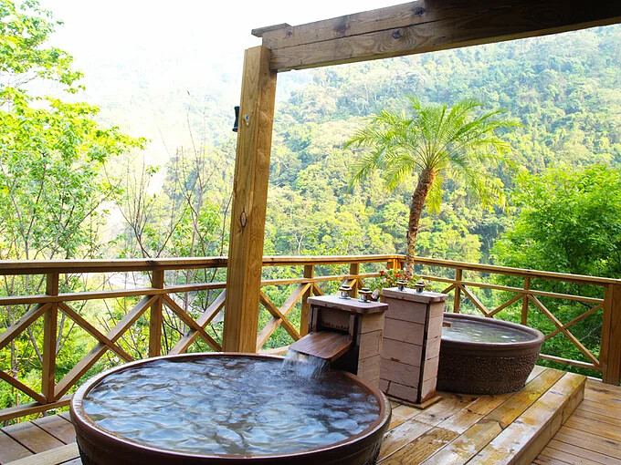 享受芬多精並泡在溫泉裡,把平日的一身疲勞洗去。Source: KLOOK