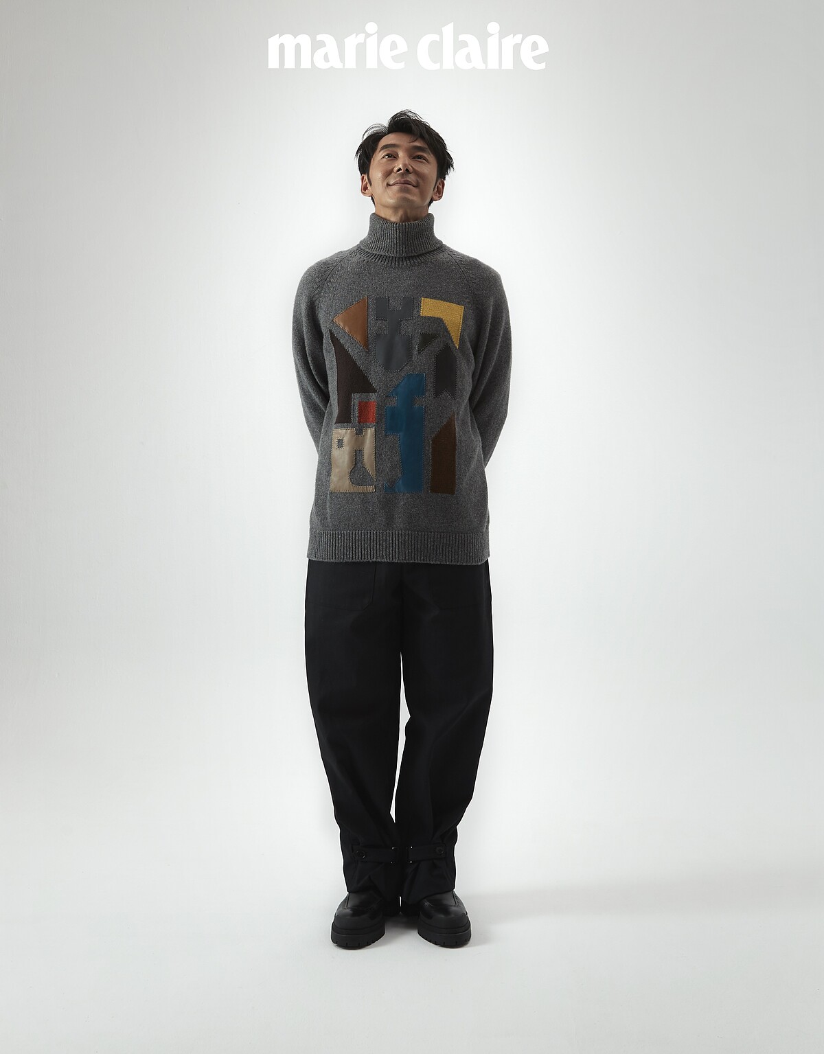 高領針織衫、繫帶寬褲、皮革短靴，all by Herm&egrave;s。