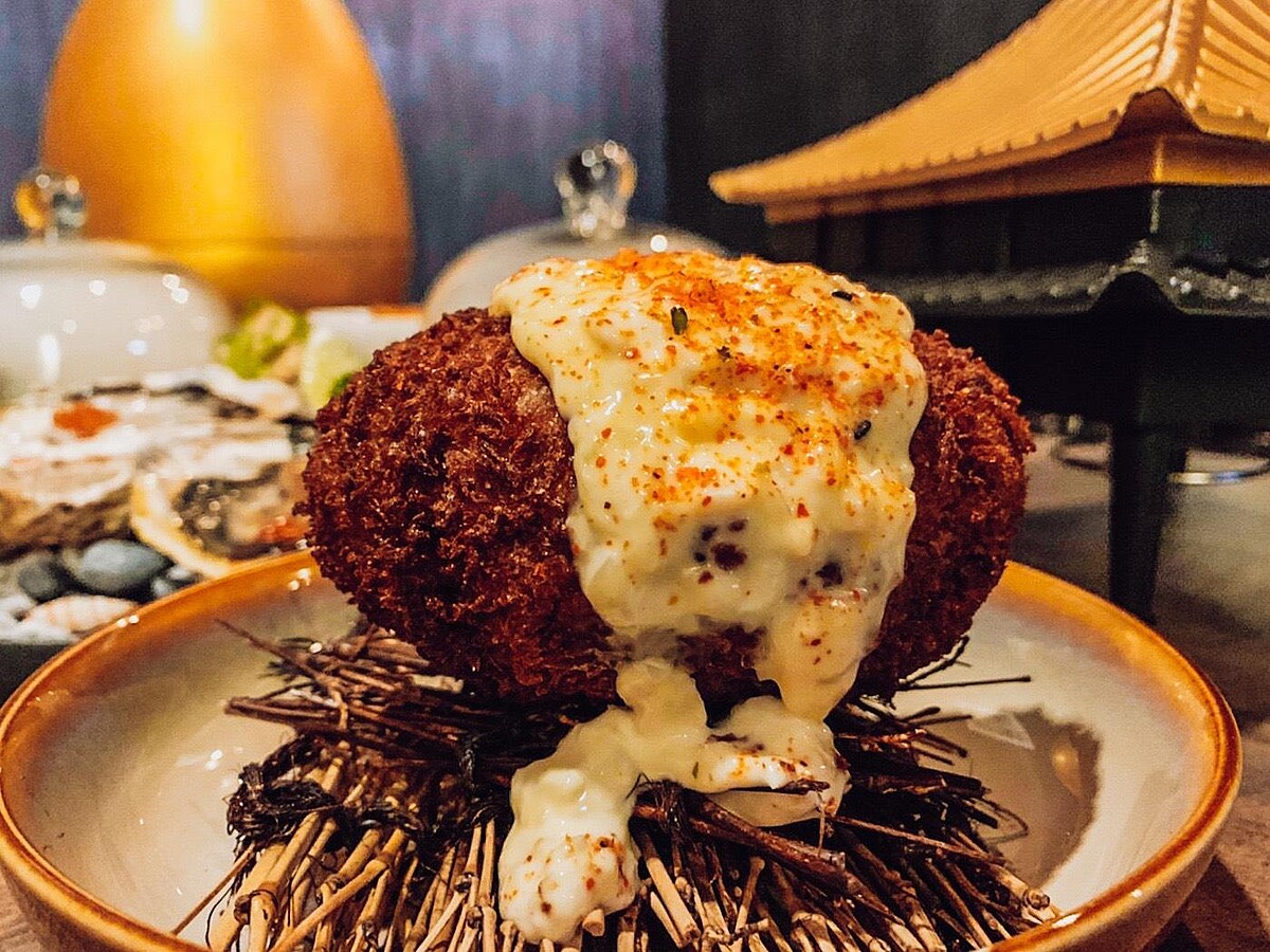 前女友 (炸牛肉丸包溏心蛋) 售價280元/顆