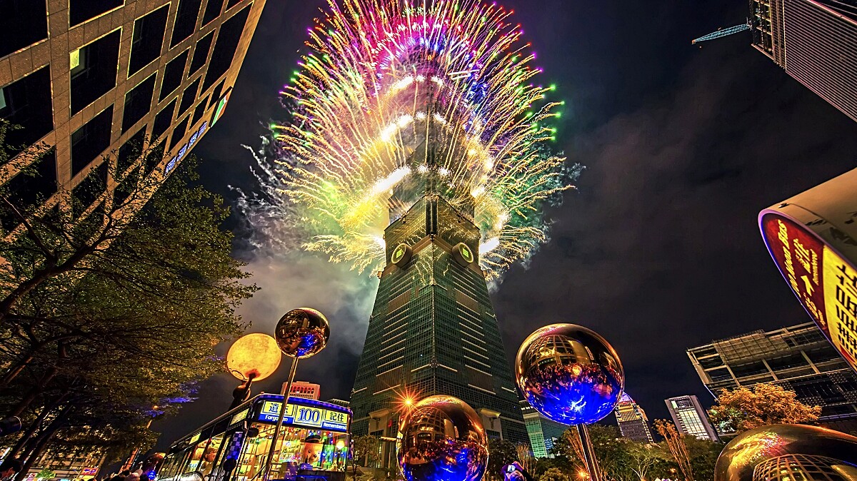 2021台北101跨年煙火更美了！全球首創「360度輪狀煙火」，300秒無死角立體視覺超震撼