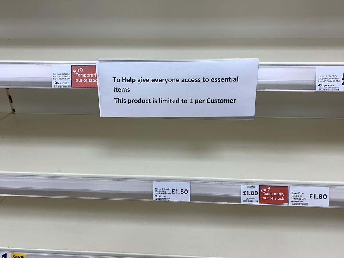 當時的乾洗手可說是一罐難求。