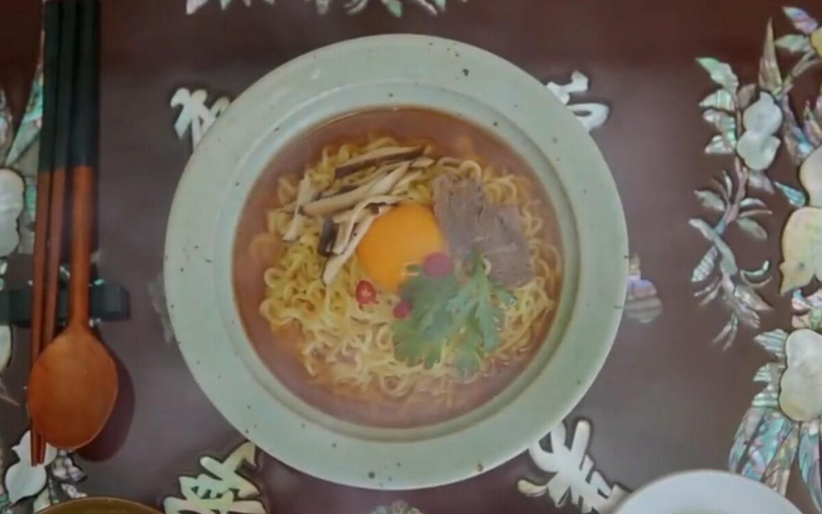 哲仁皇后/三香拉麵