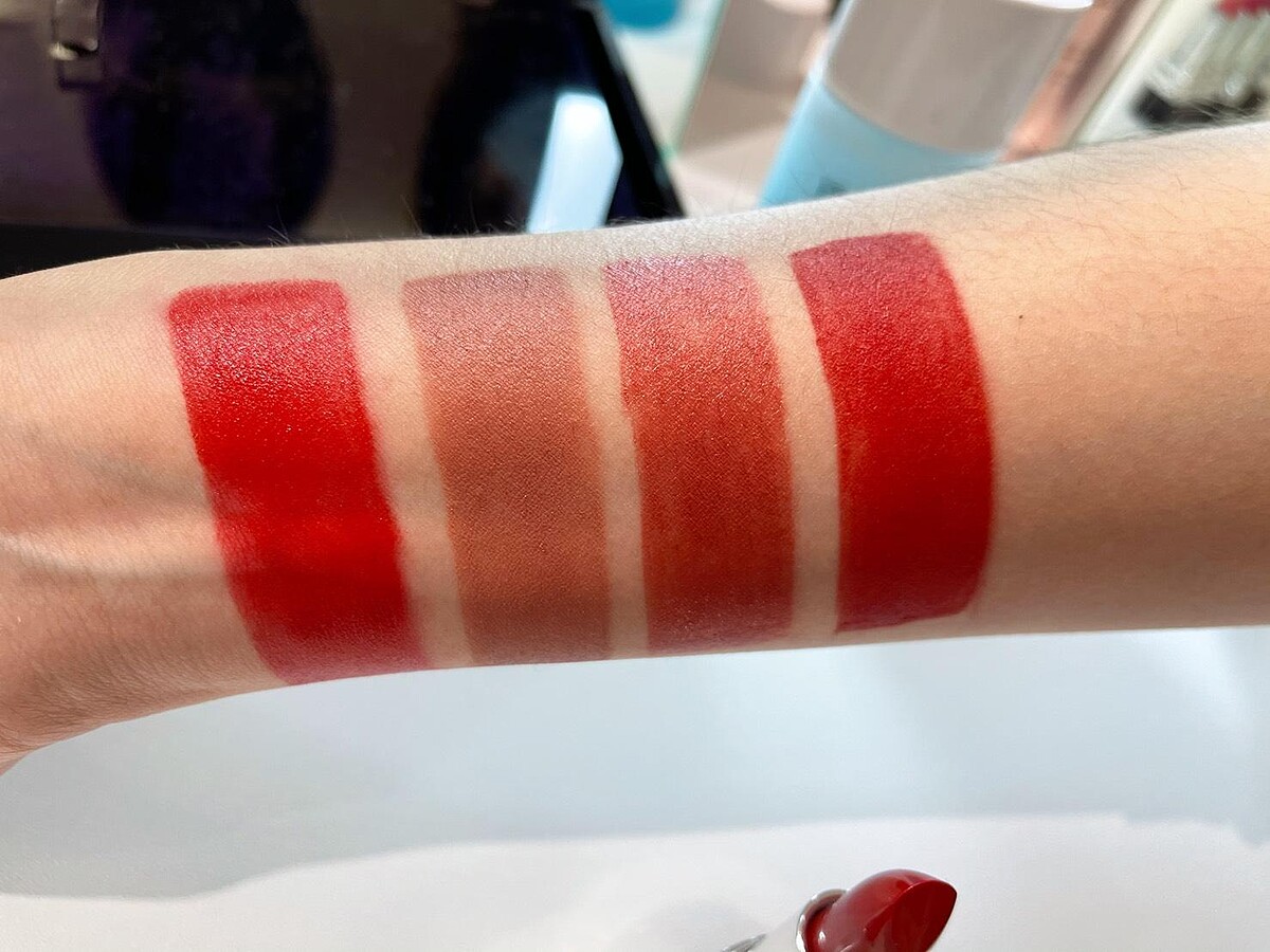 #080微笑亮紅、#100杏仁烤奶、#525香檳玫瑰、#999特霧正紅