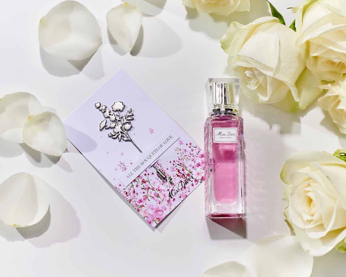 Miss Dior漫舞玫瑰親吻淡香水20ml NT1,650，線上獨家贈禮-迪奧愛戀花語胸針。