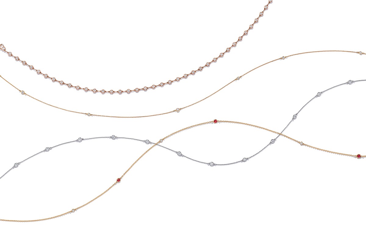 (由上至下) Tiffany Elsa Peretti 系列 - Diamonds by the Yard 18K玫瑰金鑽石項鍊 價格店洽, 18K金鑽石項鍊 NT$174,000, 鉑金鑽石項鍊 NT$710,000, Color by the Yard 18K金紅寶石項鍊 NT$381,000