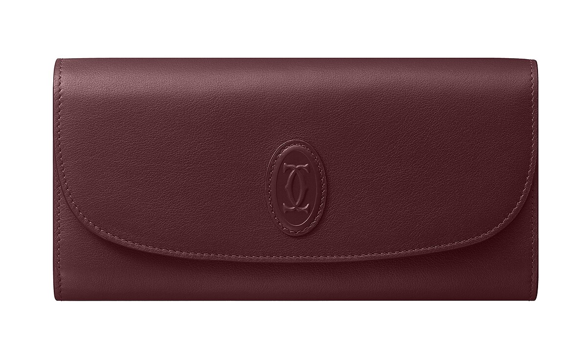 Must de Cartier酒紅色小牛皮長夾，參考價格約NT$ 19,100