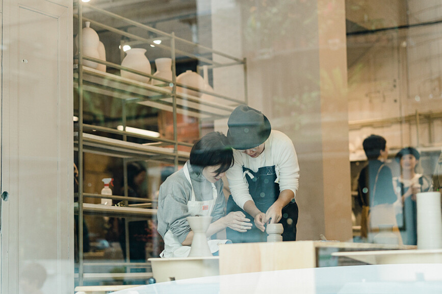 課堂皆有陶藝老師指導。