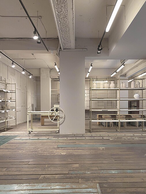 舊木材質拼貼而成的空間。