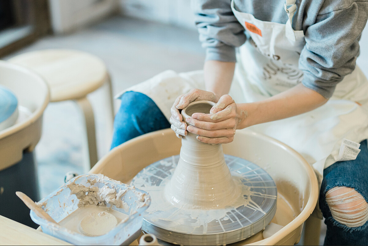 初學者也能愉快玩陶的空間。