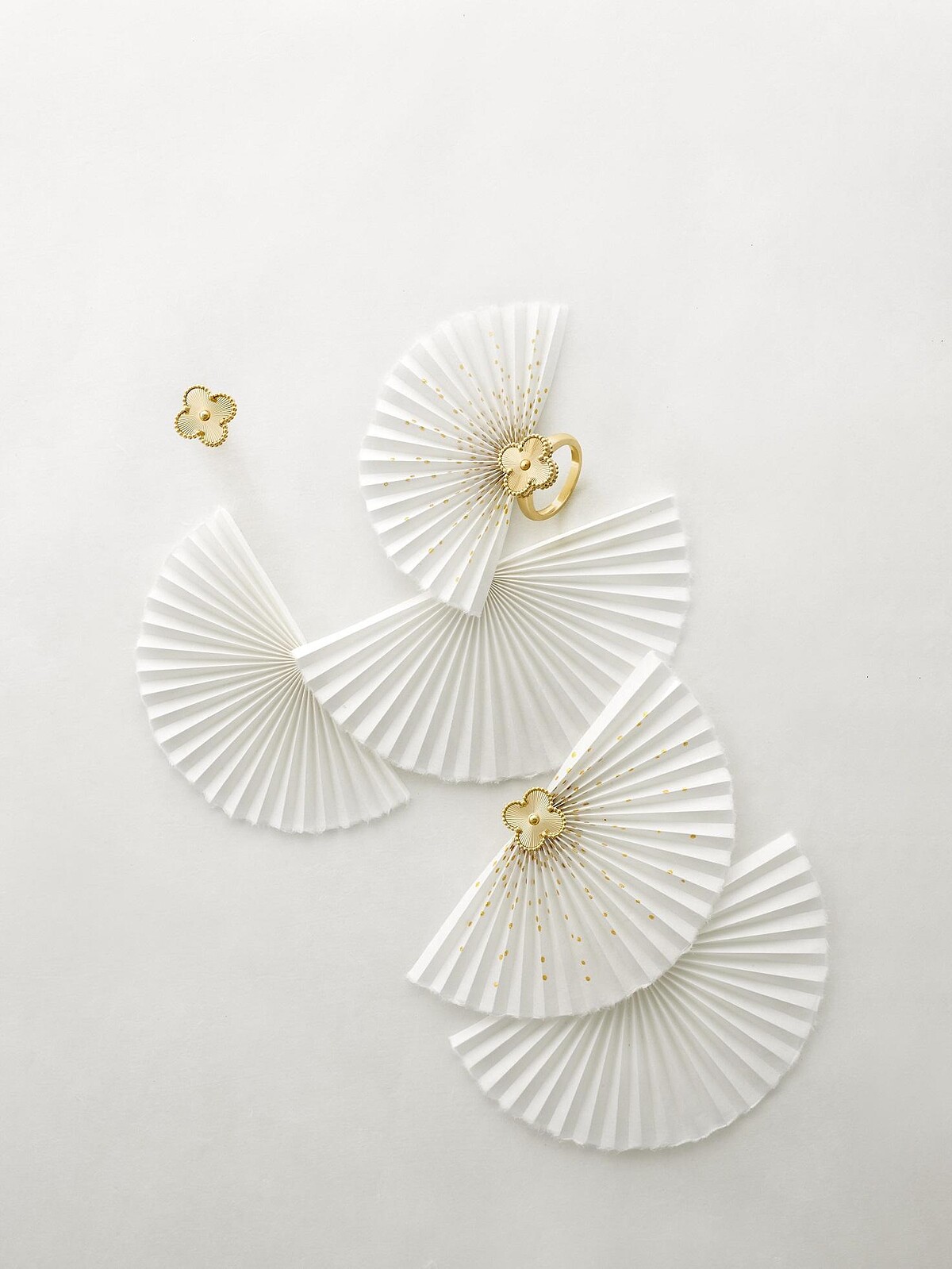 Vintage Alhambra戒指，璣鏤雕花黃K金