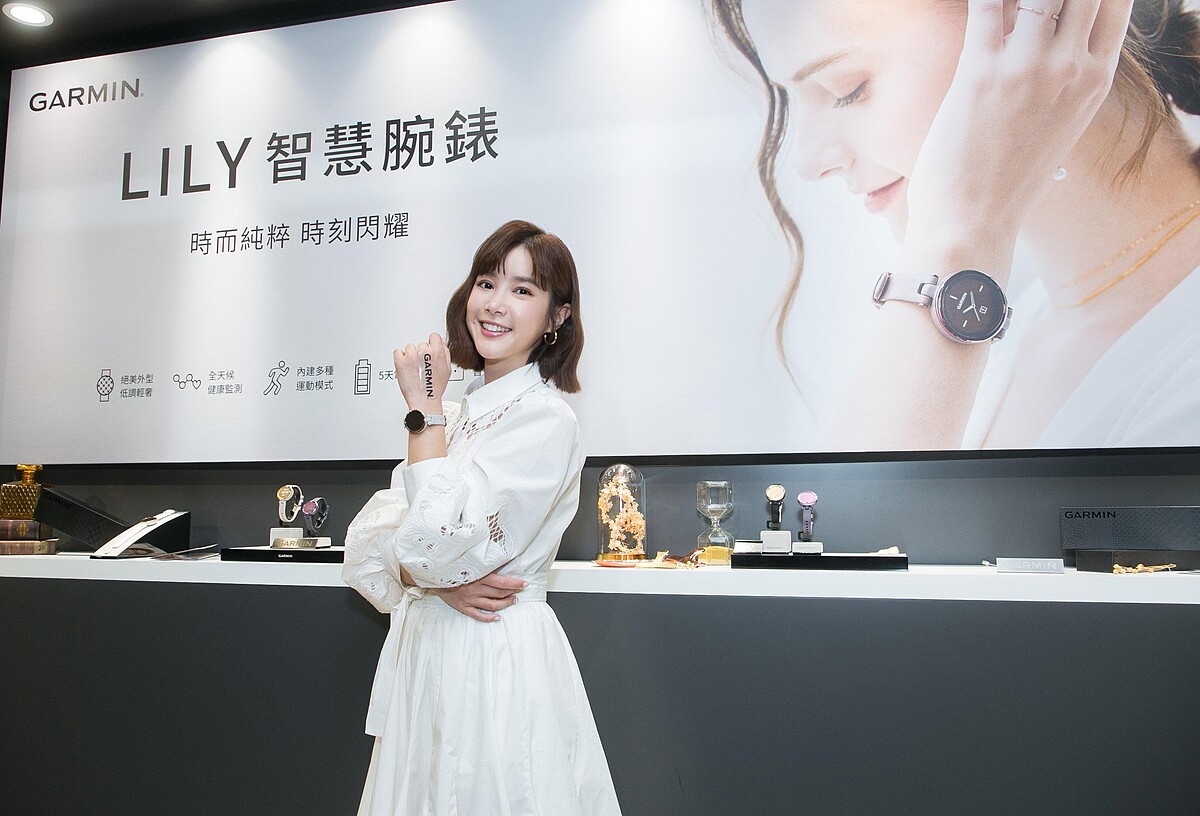 笑顏女神李佳穎搶先體驗GARMIN LILY智慧腕錶，與錶迷一同感受LILY如同虛擬閨蜜般的貼身陪伴。
