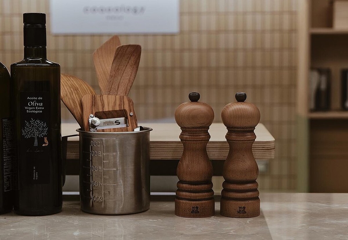 法國百年品牌PEUGEOT。