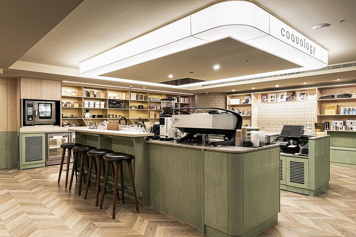 座落於空間正中央的開放式廚房。