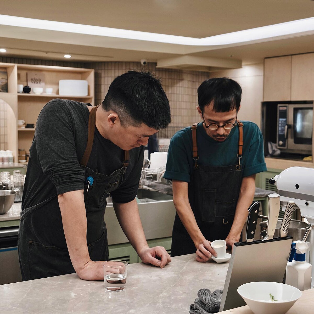 主廚李皞（Paul）與主廚George。