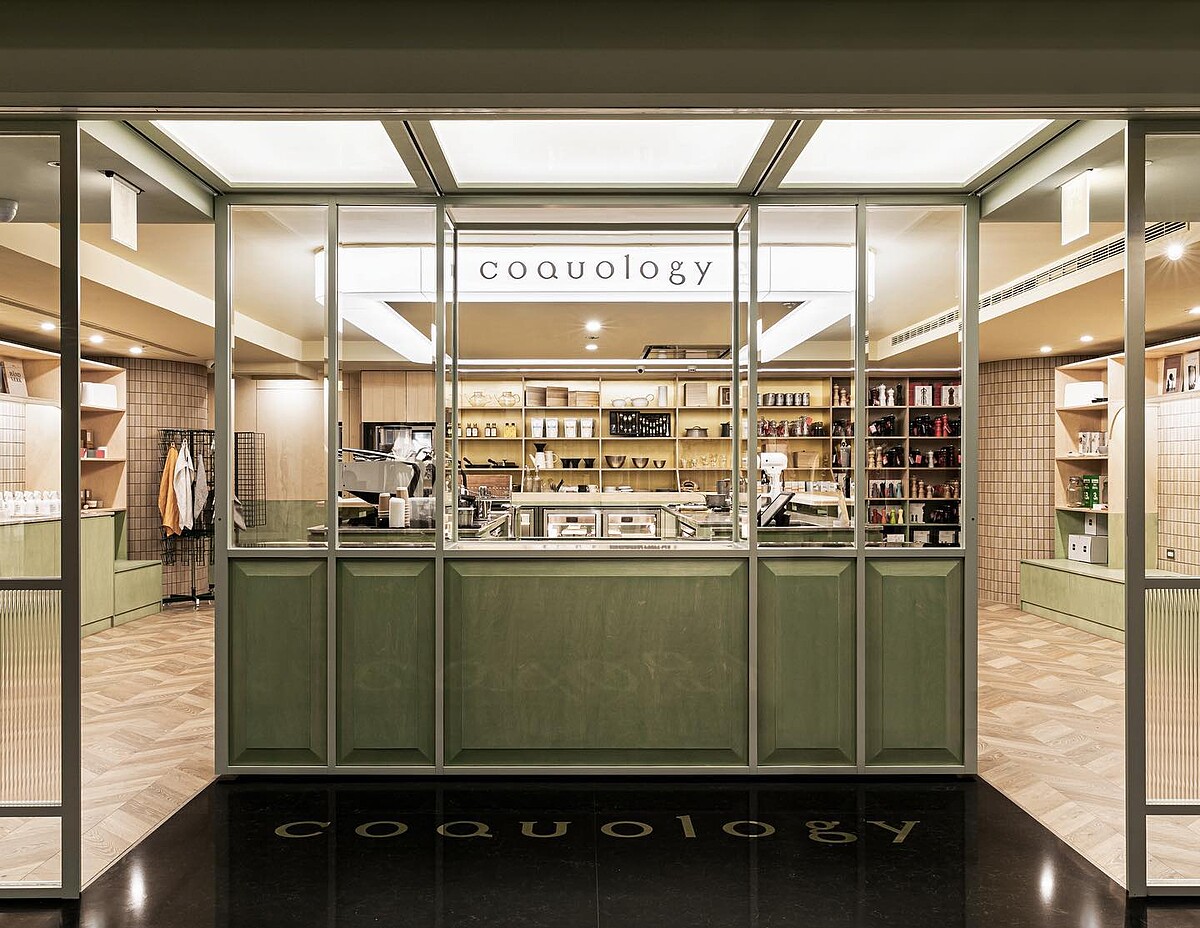 本事空間製作所操刀空間設計，舒服明亮的綠與原木色。