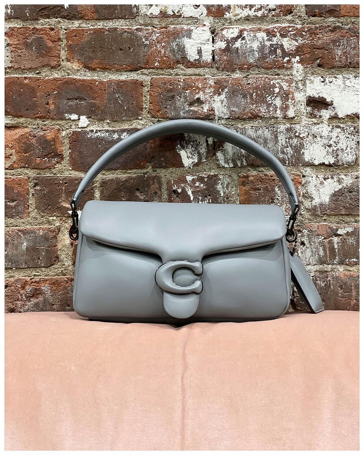 Coach Pillow Tabby,售價NT$23,800