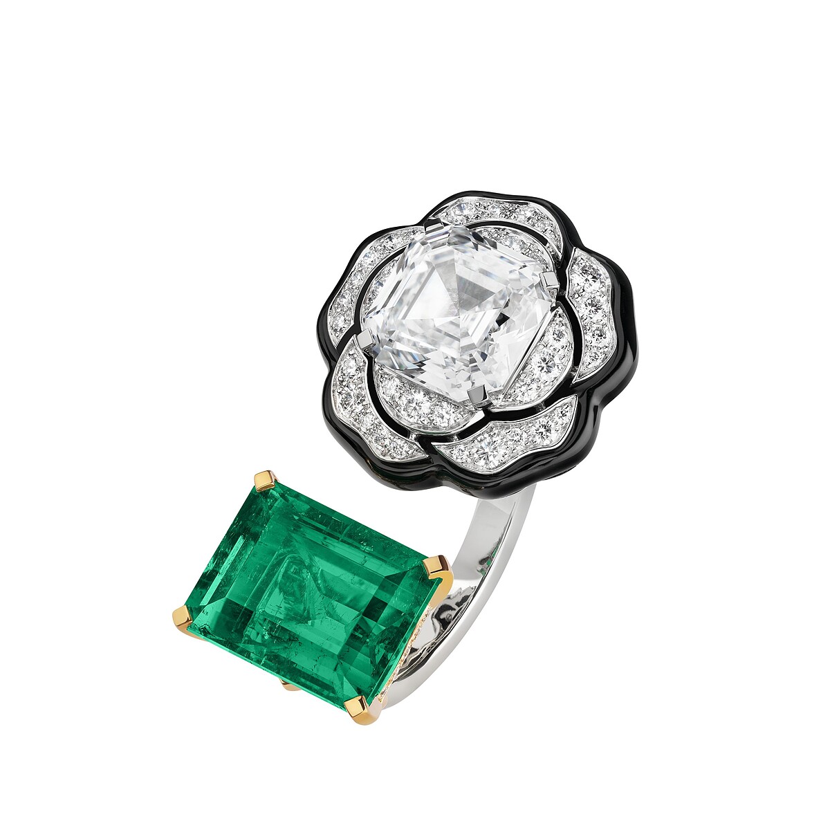 來自哥倫比亞重達8克拉以上的祖母綠，未經過浸油處理，顏色清新柔和，帶一絲藍色，與阿斯切切割切割(Asscher Cut)鑽石相得益彰。 CAM&Eacute;LIA BAROQUE 戒指（獨一無二顏色作品） 18K黃金及鉑金，鑲嵌1顆重約8.14克拉祖母綠形切割祖母綠、1顆重約5.06克拉阿斯切切割(Asscher Cut)鑽石、縞瑪瑙及鑽石。 建議售價NTD 61,596,000元