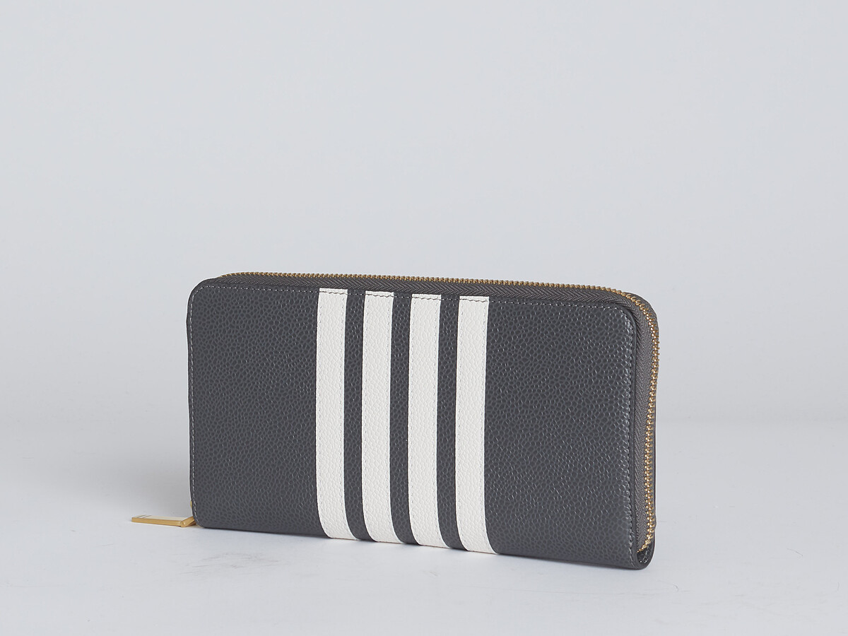 Thom Browne Resort 21 深灰色與經典 4-Bar 牛皮拉鍊長夾，售價NT$29,200