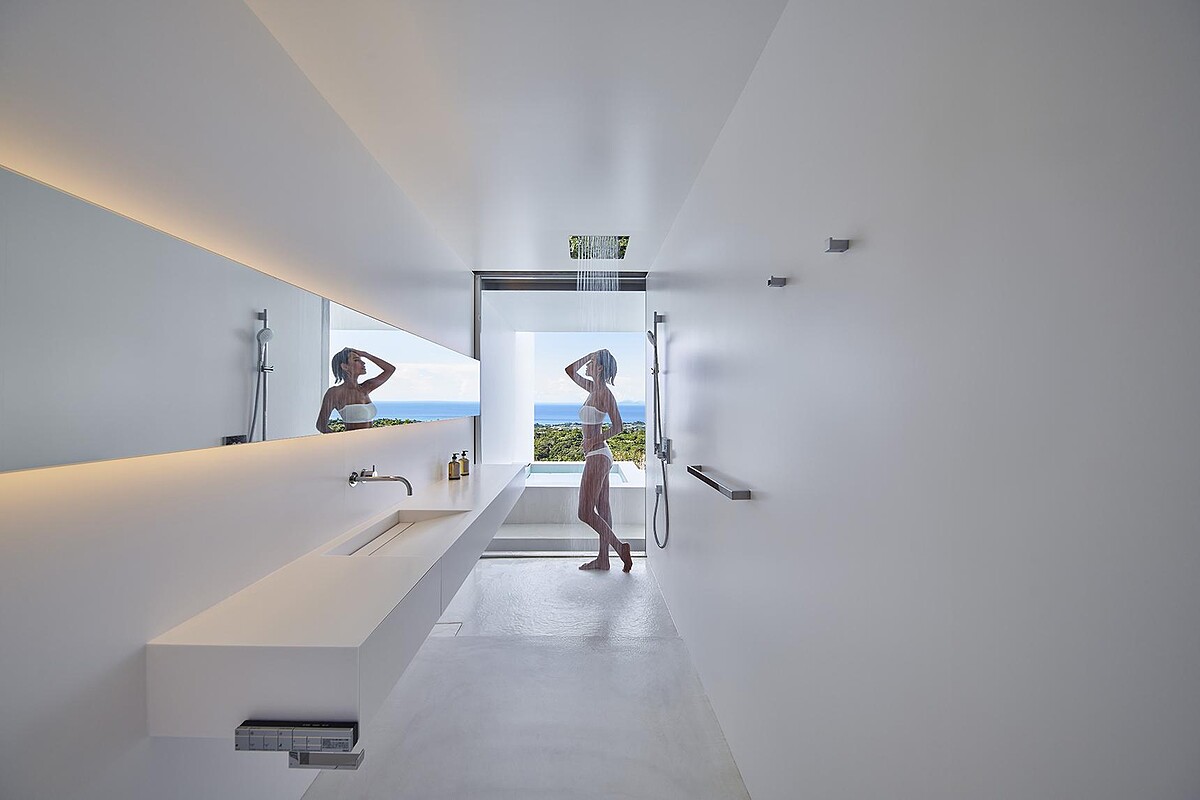 淋浴備品也不馬虎,使用丹麥的居家品牌 FRAMA Studio 的保養系列。