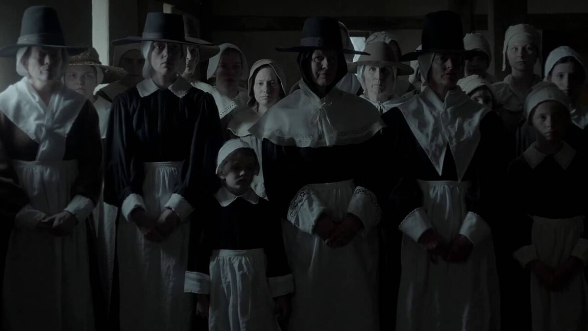  安雅泰勒喬伊 出道作品《女巫》畫面、服裝畫面優美