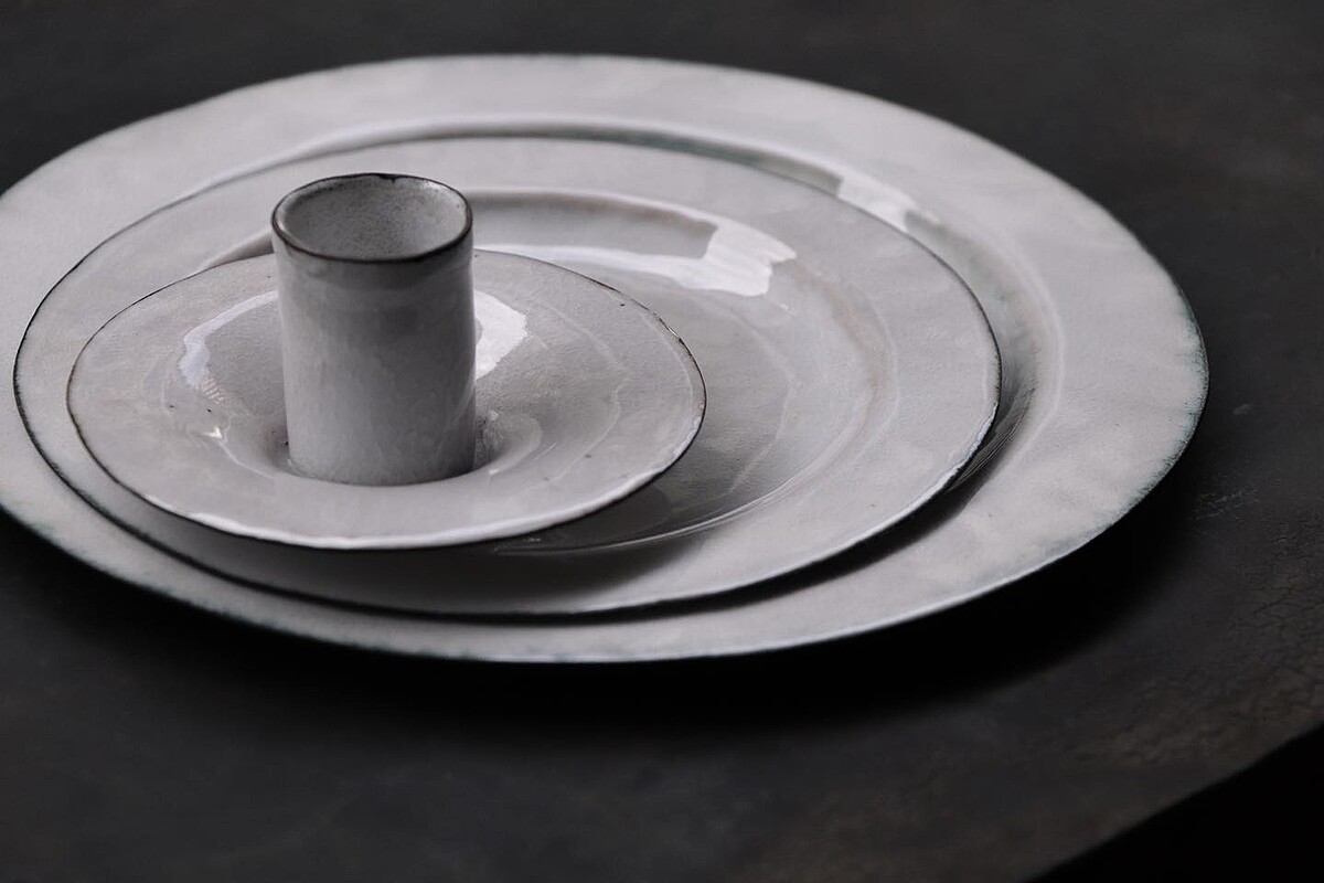 不定期展售日本工藝家的作品。