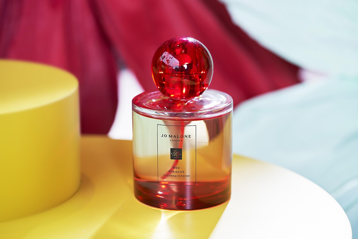 Jo Malone London朱槿花芳醇香水，30ml，NT3,450，100ml，NT6,900。