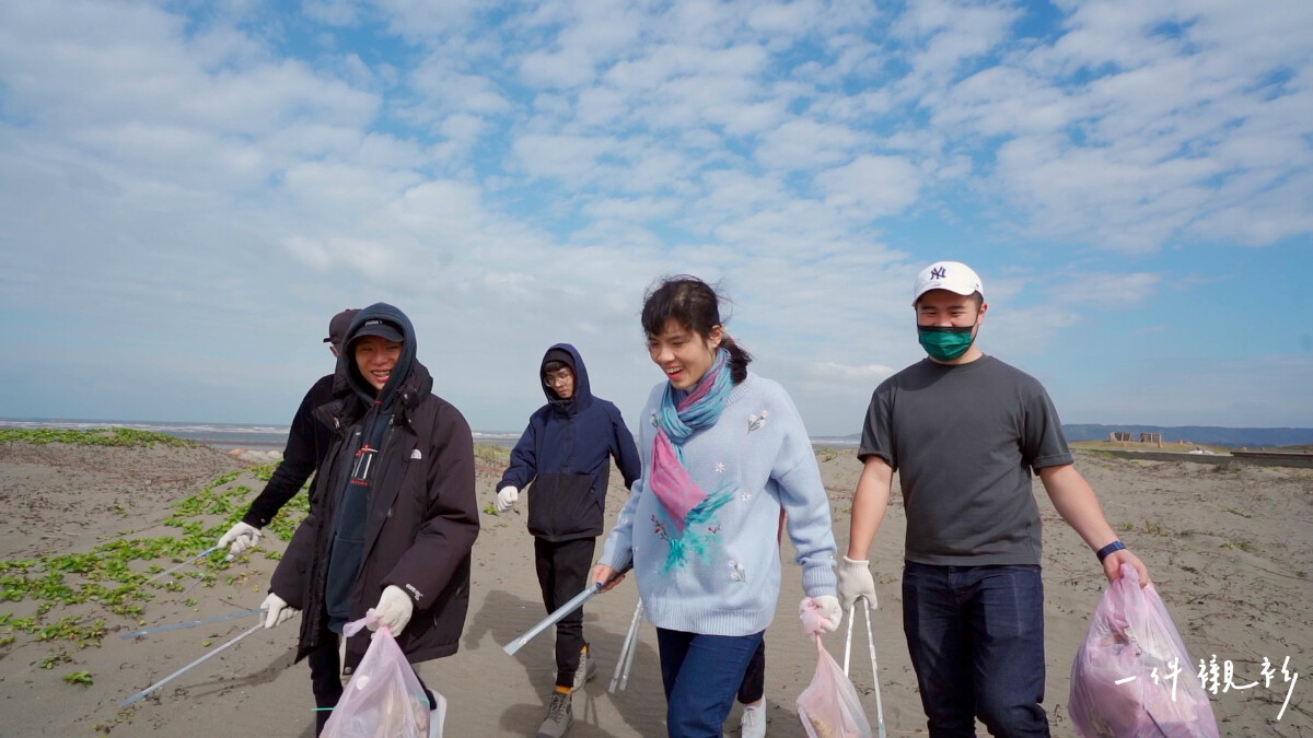 【一件襯衫】她創立淨灘組織，花八年清出上萬公斤垃圾的堅持