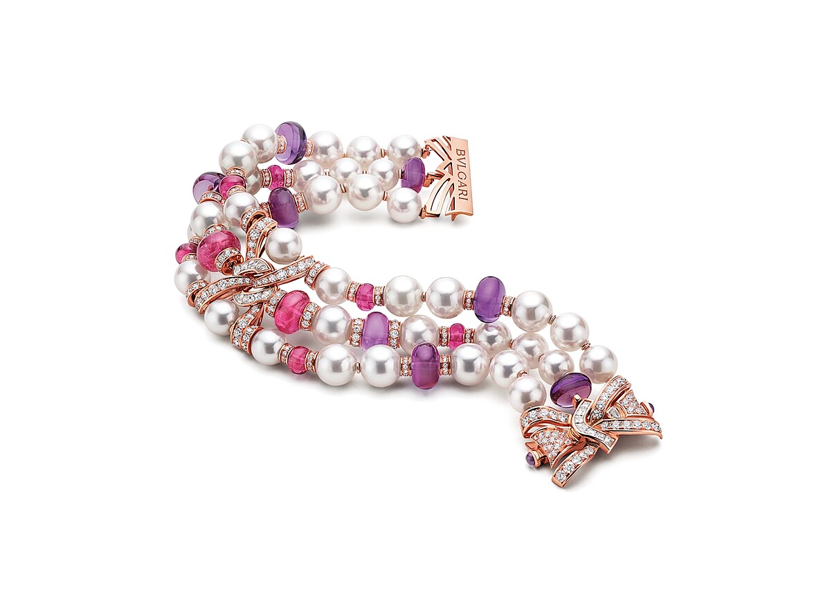 BVLGARI BAROCKO系列頂級紅碧璽、珍珠與鑽石手鍊 頂級玫瑰金手鍊，鑲嵌36顆Akoya白色珍珠、10顆紫水晶圓珠(總重約36.15克拉)、8顆圓形切割與紅碧璽圓珠(總重約18.73克拉)、16顆花式階梯形切割鑽石(F-G VVS-VS)與密鑲鑽石(D-F IF-VVS，總重約5.95克拉)。