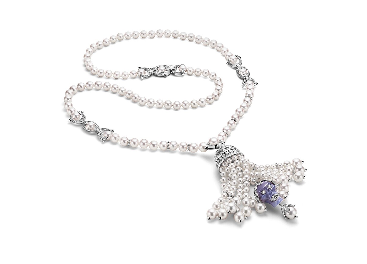 BVLGARI BAROCKO系列Secert Momento頂級珍珠與鑽石項鍊 頂級白K金項鍊，鑲嵌211顆Akoya珍珠、1顆花式雕刻玉髓(重約33.43克拉)、1顆馬眼形切割鑽石(F VS)、187顆方形切割鑽石(F-G VVS-VS，總重約9.88克拉)、圓形明亮切割鑽石與密鑲鑽石作為鑲飾 (D-F IF-VVS，總重約6.68克拉)。